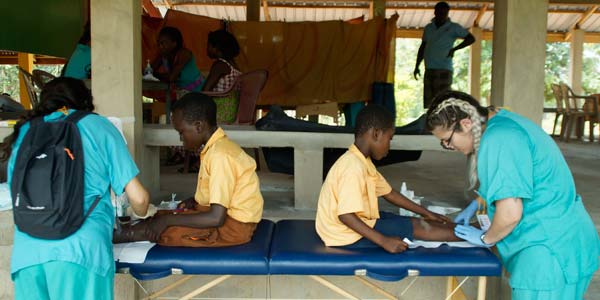 Aider, ici ou là-bas... l’important est de le faire